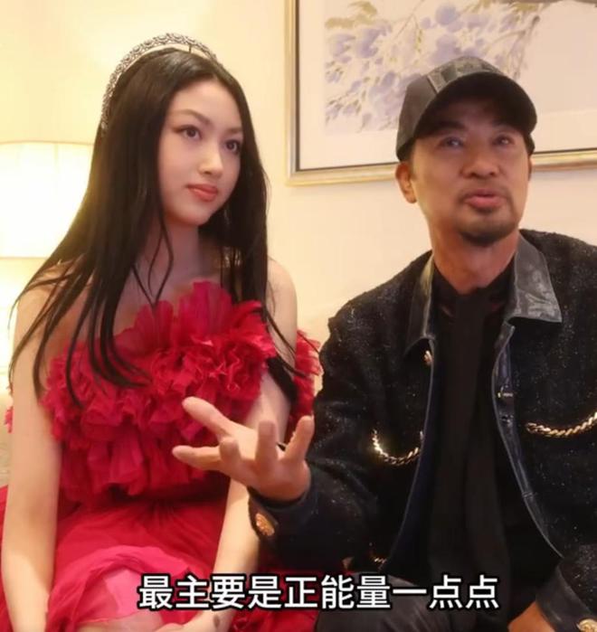 会女儿被评为最美星二代他的回应让人敬佩long8唯一网站任达华带女儿出席舞(图2)